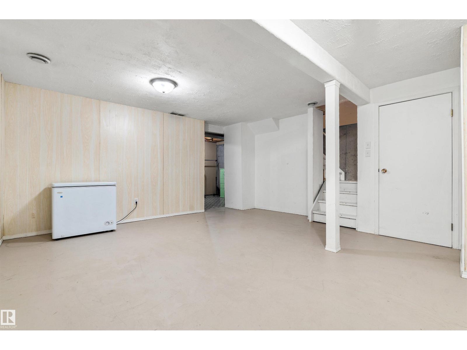 #32 3311 58 ST NW - 31