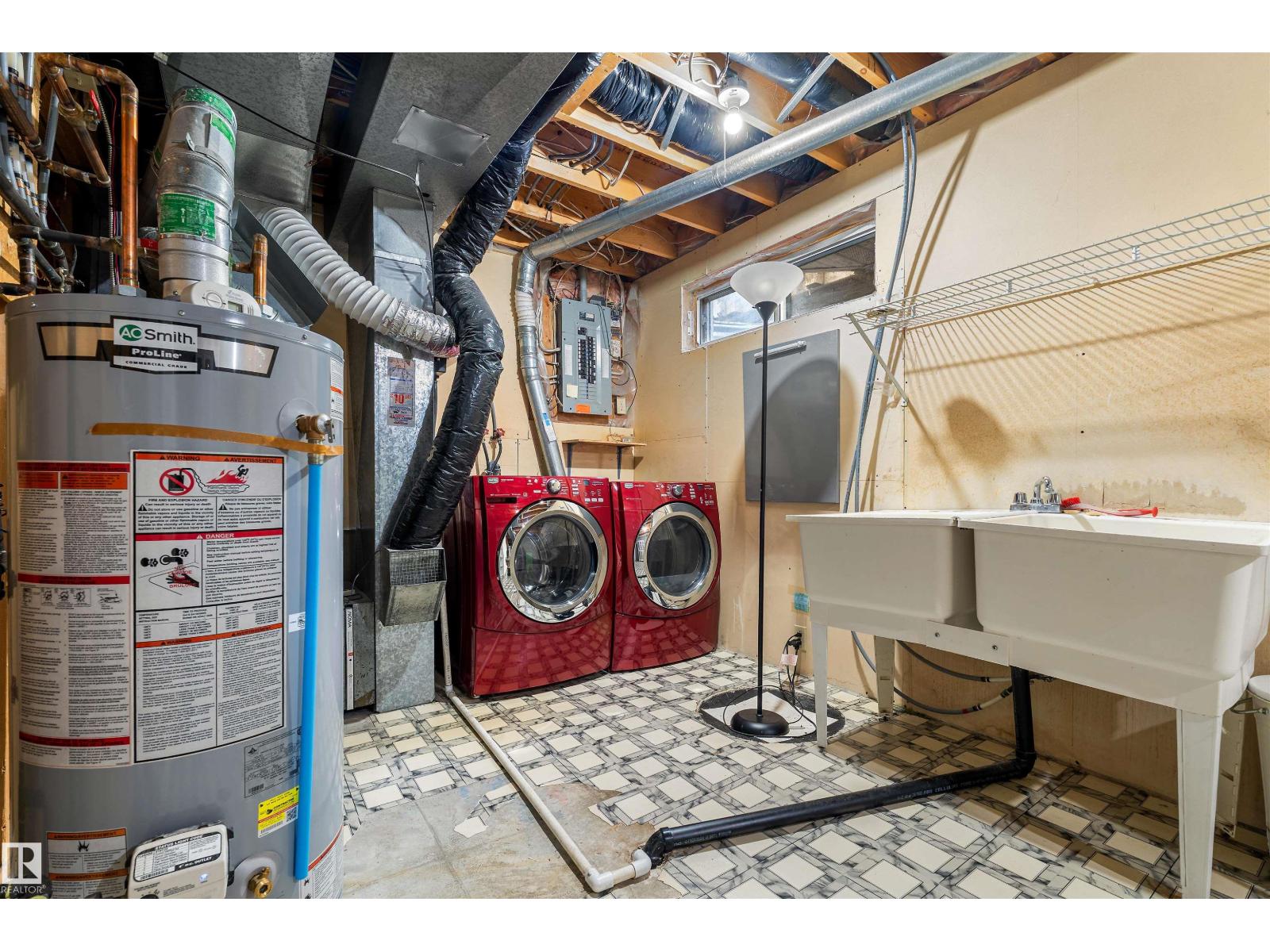 #32 3311 58 ST NW - 32