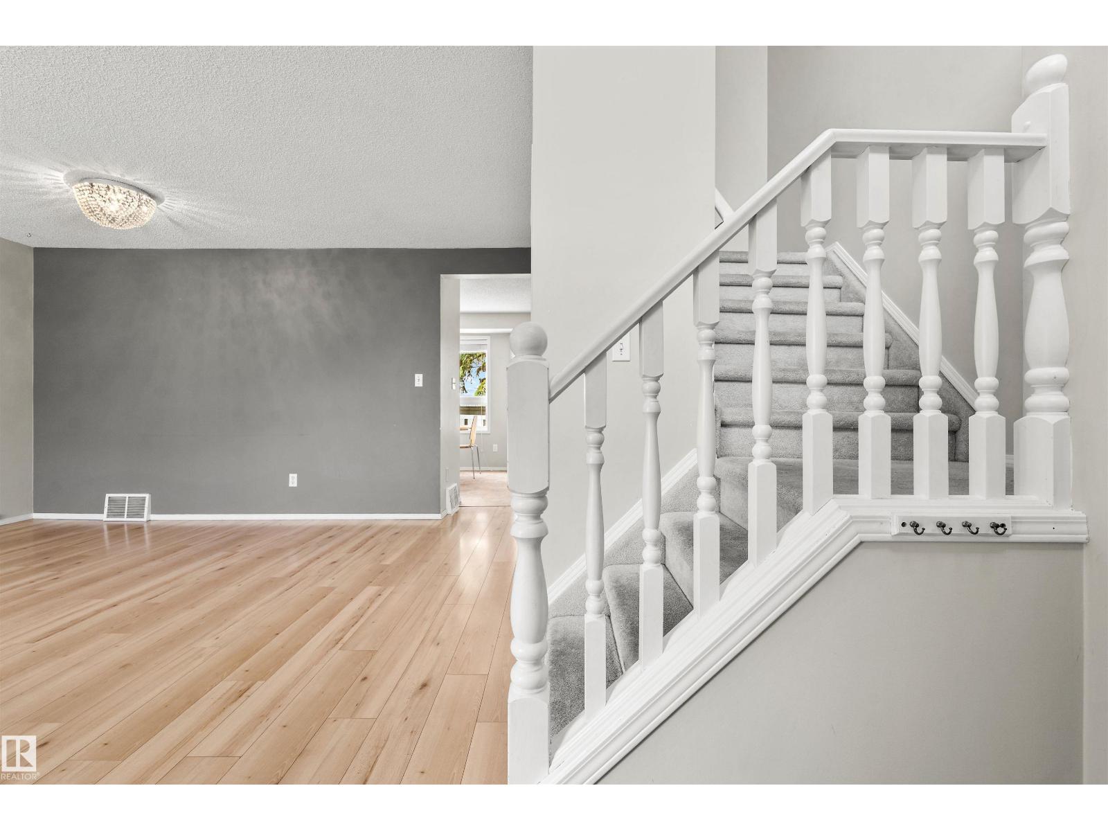 #32 3311 58 ST NW - 4