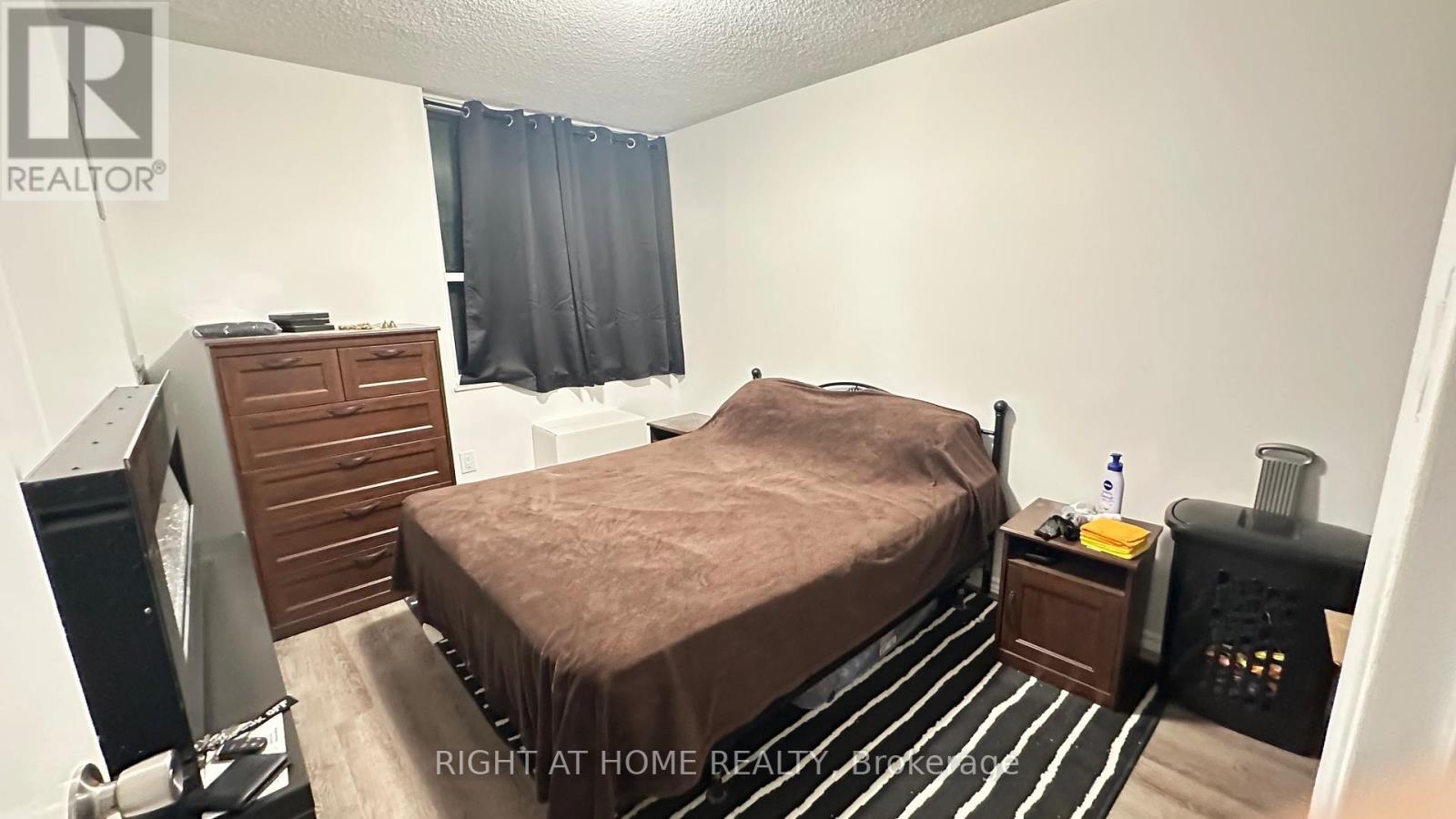 #305 4064 LAWRENCE AVENUE E - 8