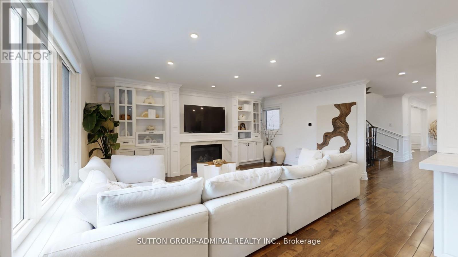 8 COLLEEN STREET - 14