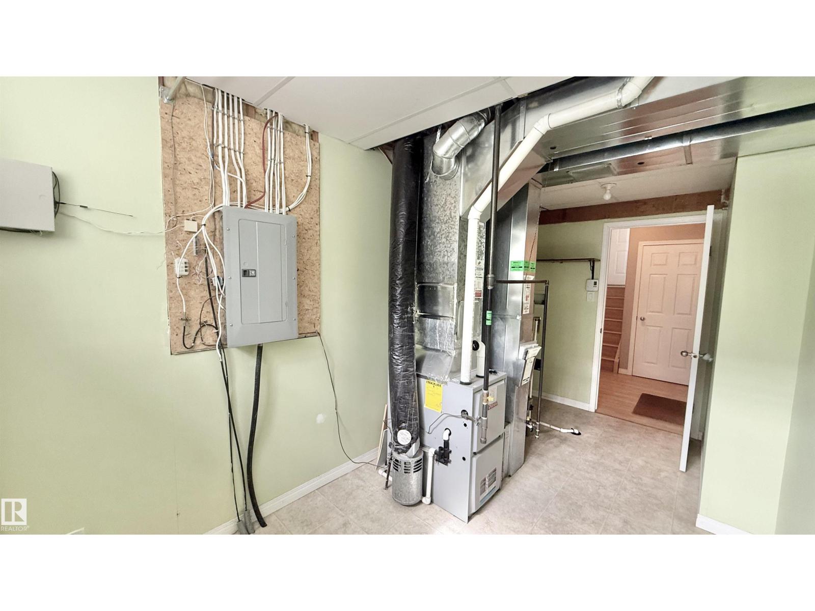 #9 225 BLACKBURN DR E SW - 31