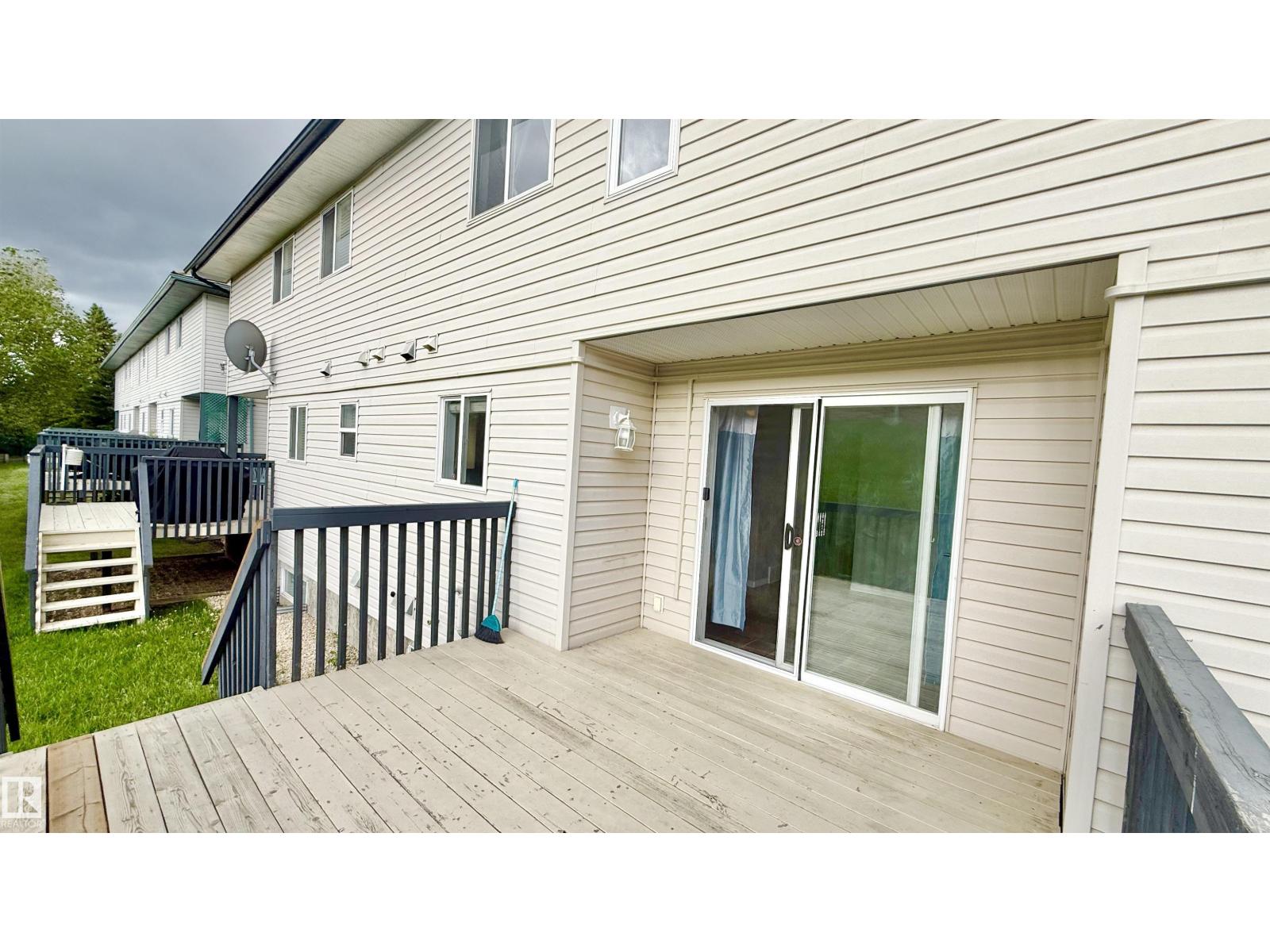 #9 225 BLACKBURN DR E SW - 35