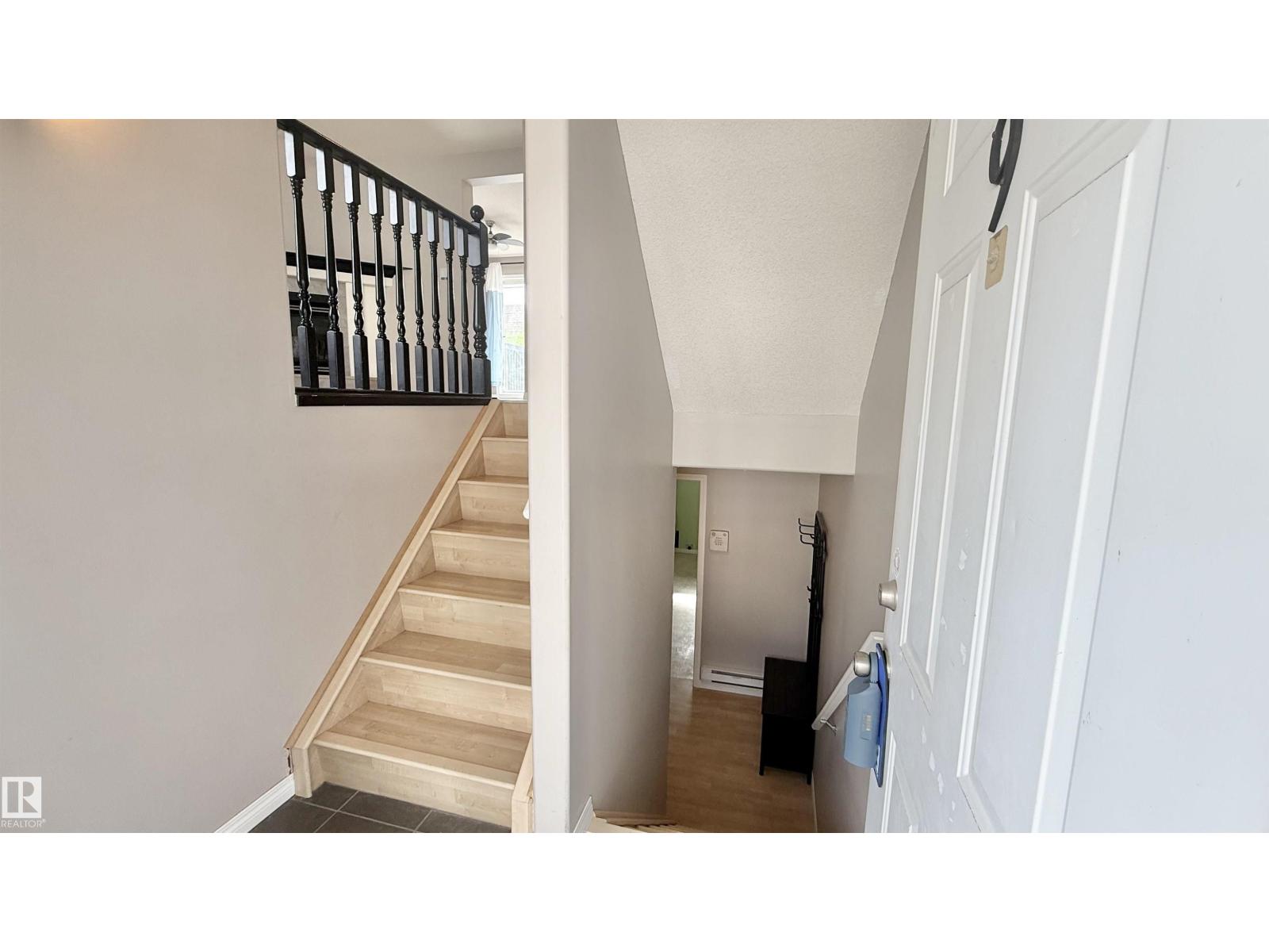 #9 225 BLACKBURN DR E SW - 4