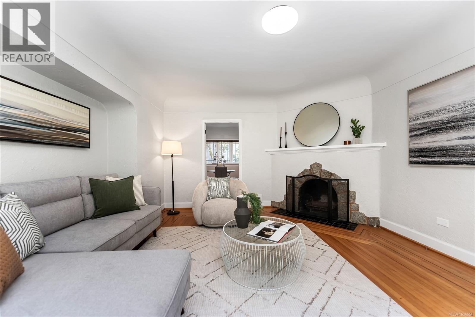  990 Hampshire Road, Oak Bay