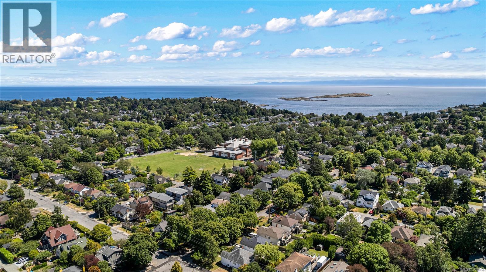  990 Hampshire Road, Oak Bay