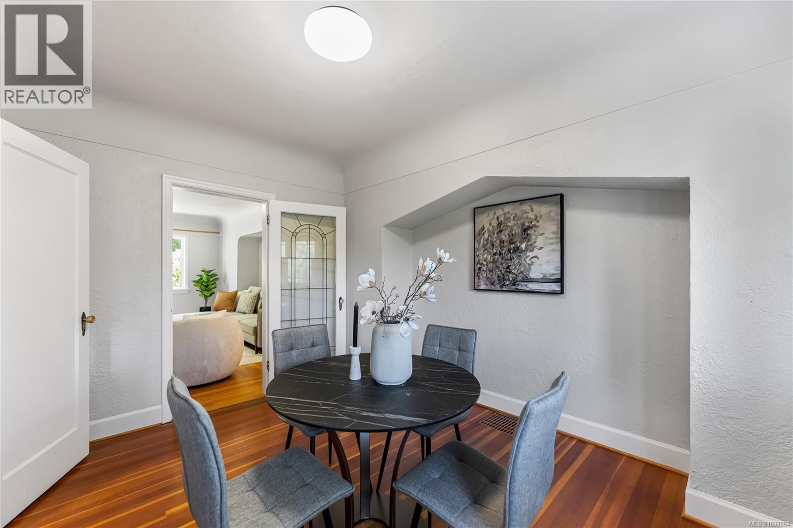  990 Hampshire Road, Oak Bay