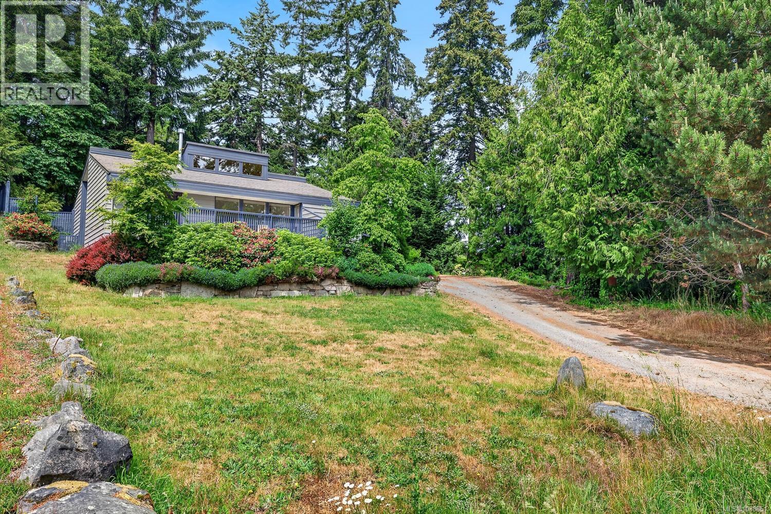 102 Village Terr - Image 2