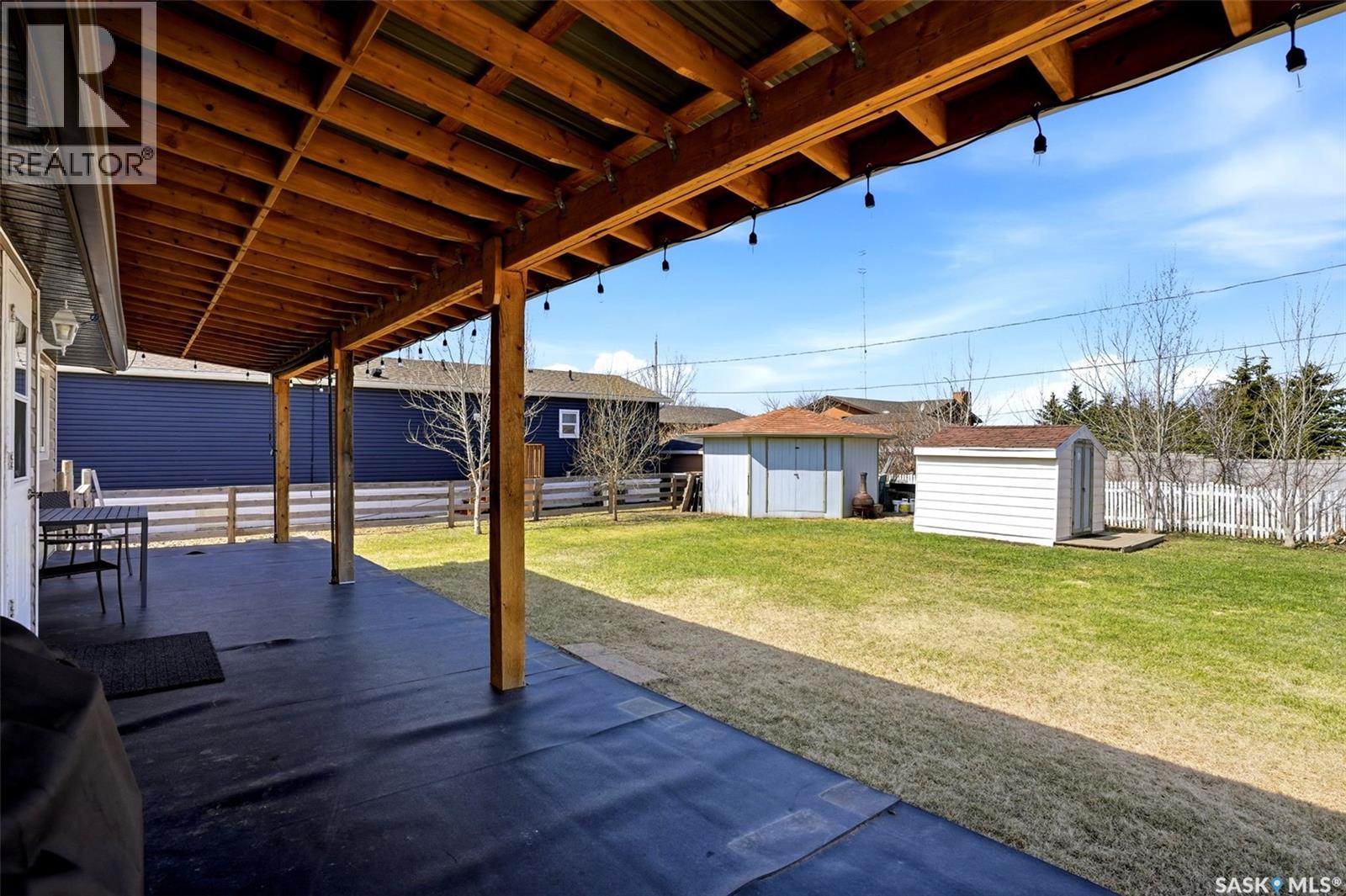 327 Coteau STREET — photo 33