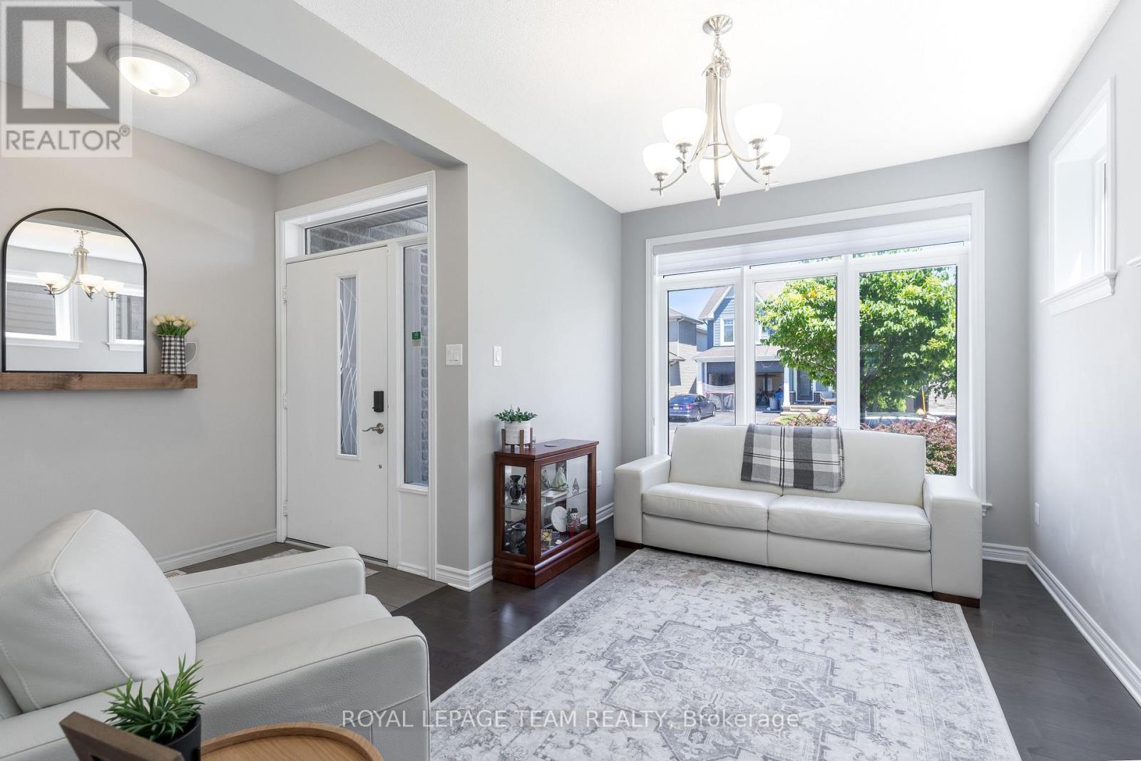 512 BRECCIA HEIGHTS — photo 11 of 47