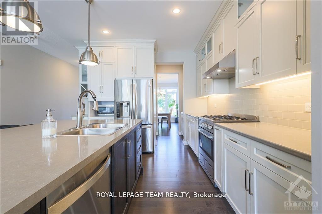 512 BRECCIA HEIGHTS — photo 13 of 47