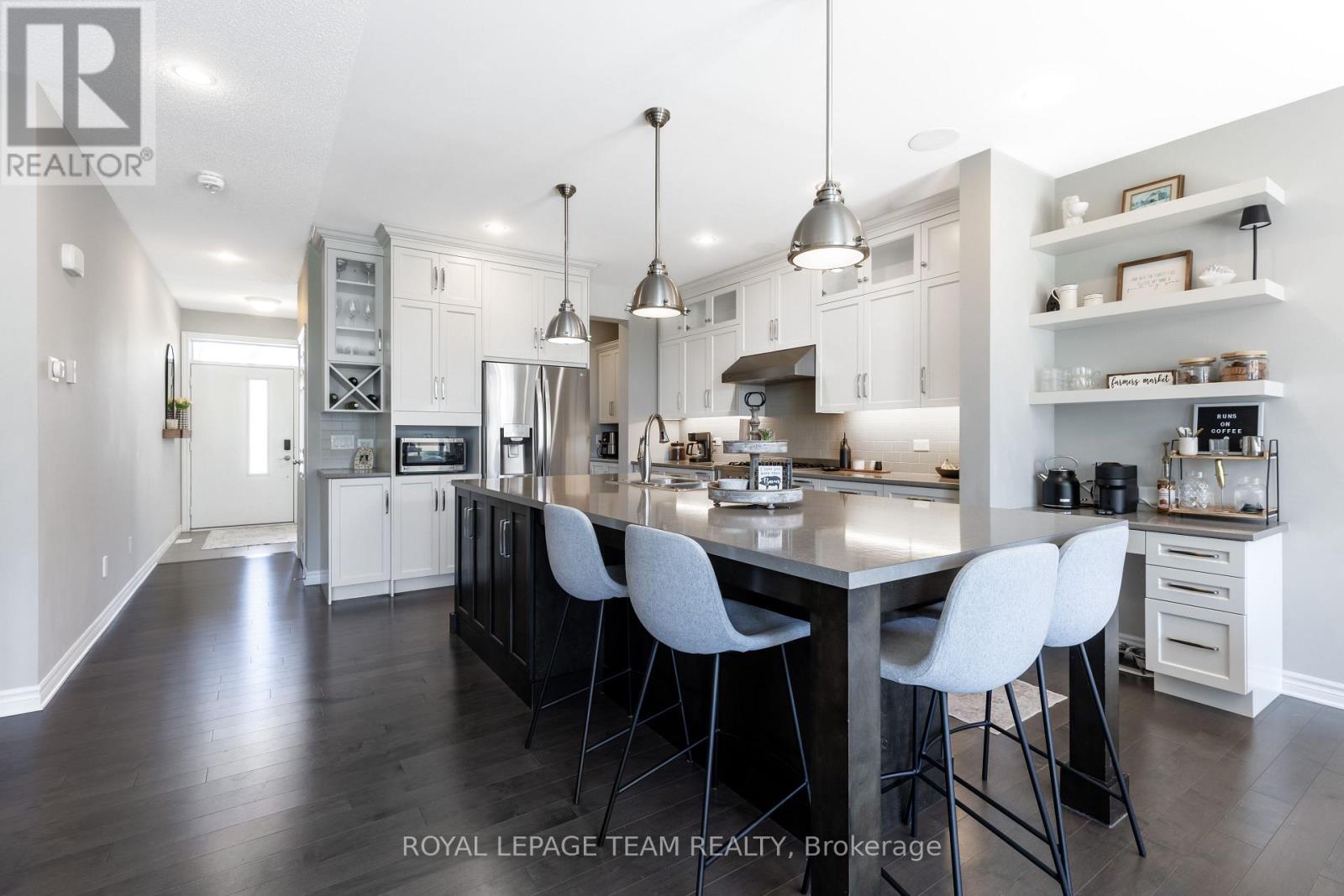 512 BRECCIA HEIGHTS — photo 16 of 47