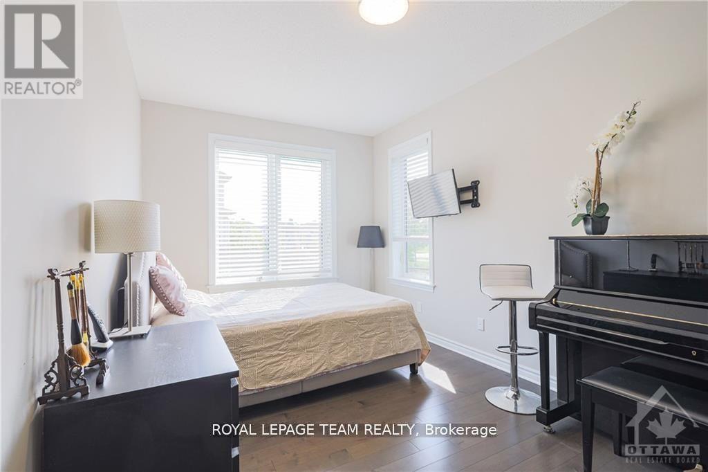 512 BRECCIA HEIGHTS — photo 23 of 47