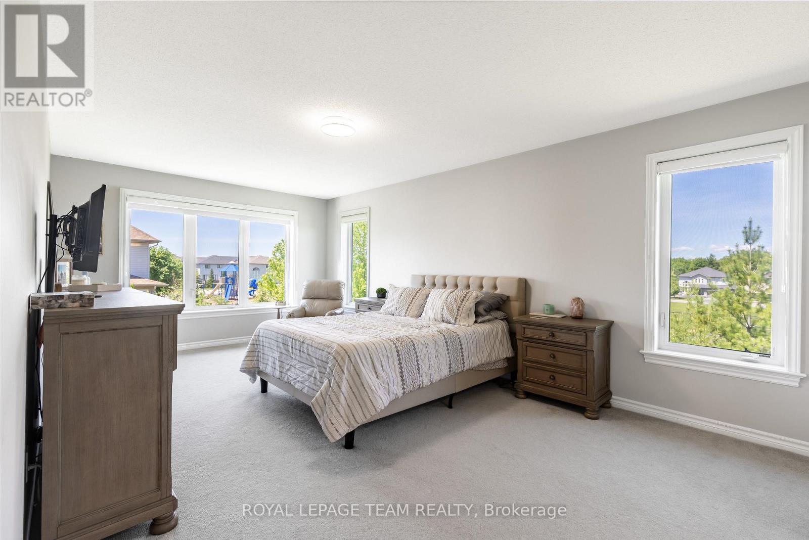 512 BRECCIA HEIGHTS — photo 28 of 47