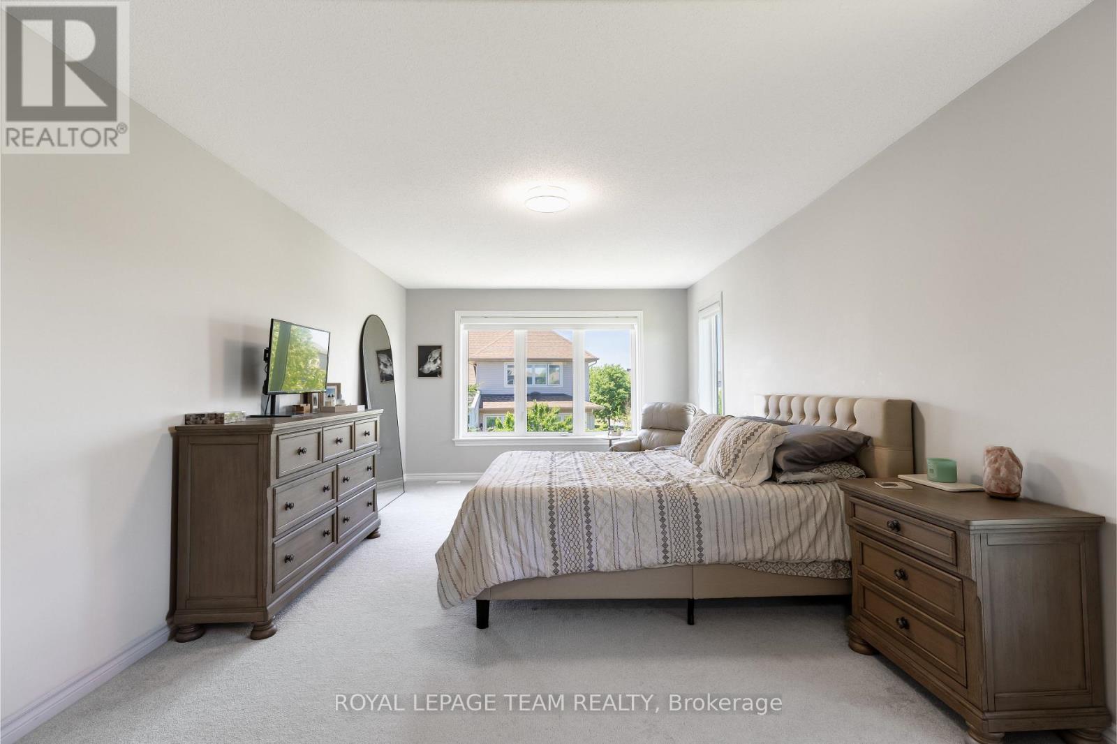 512 BRECCIA HEIGHTS — photo 29 of 47