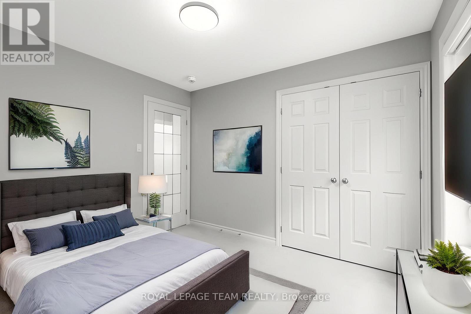 512 BRECCIA HEIGHTS — photo 36 of 47