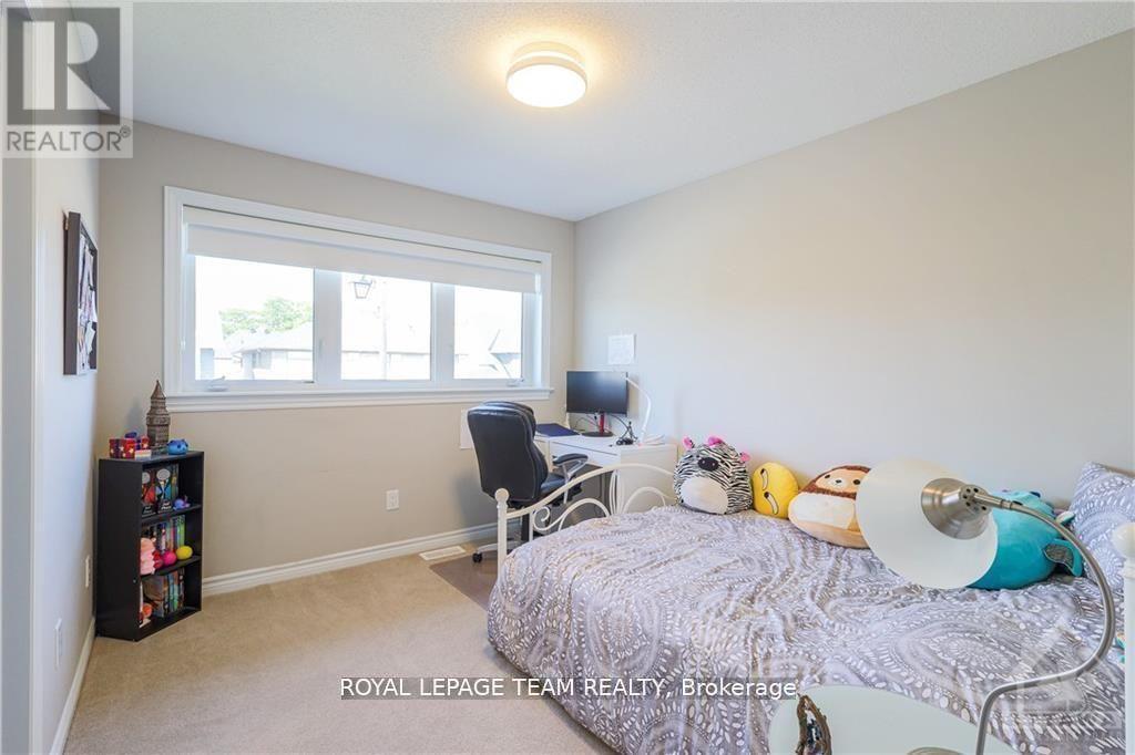 512 BRECCIA HEIGHTS — photo 37 of 47