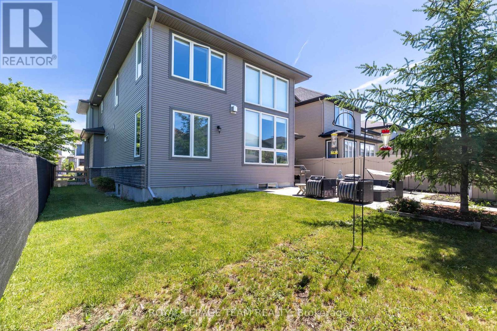 512 BRECCIA HEIGHTS — photo 7 of 47
