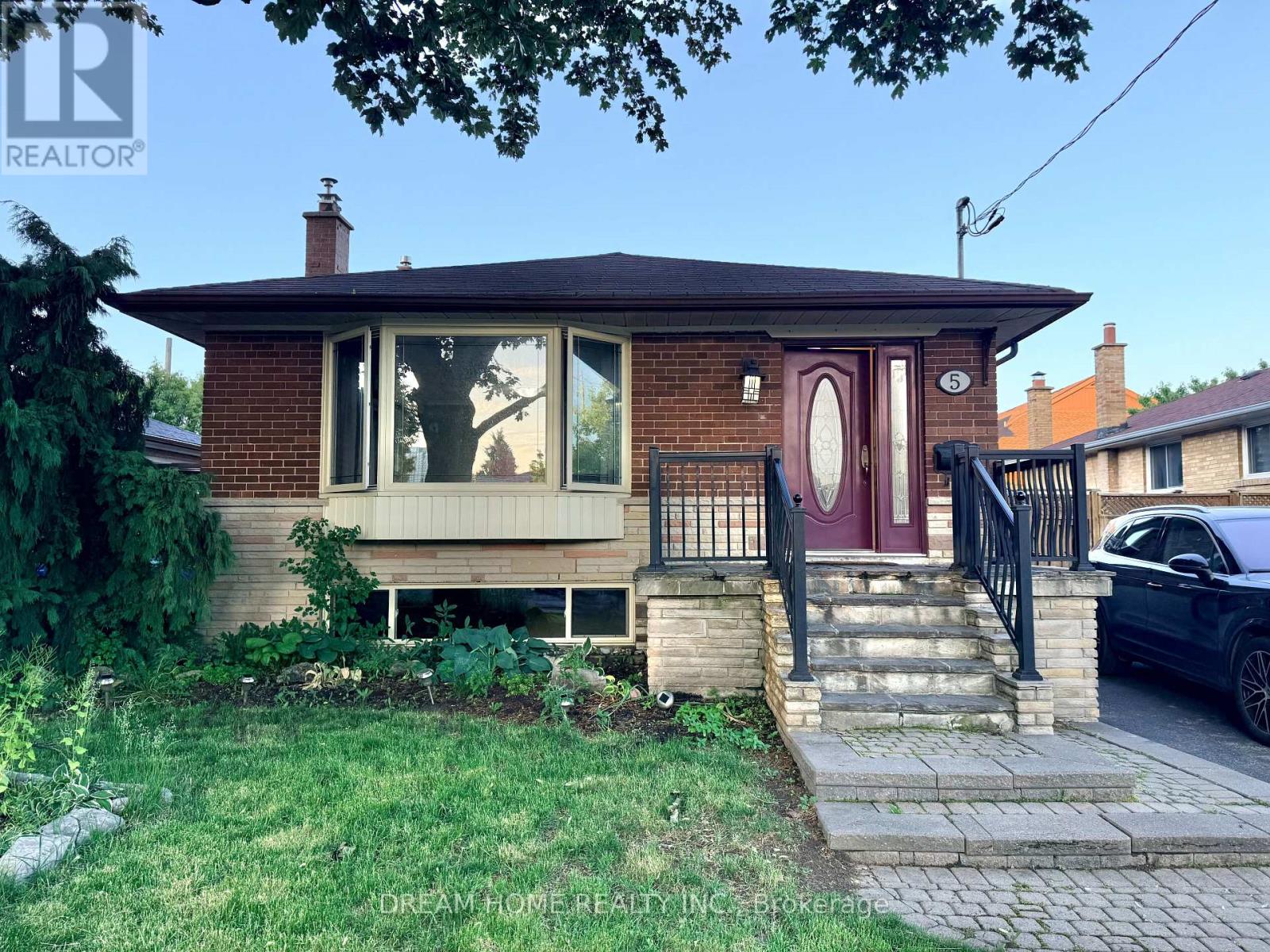 Listing photo of UPPER LEVEL - 5 HORIZON CRESCENT