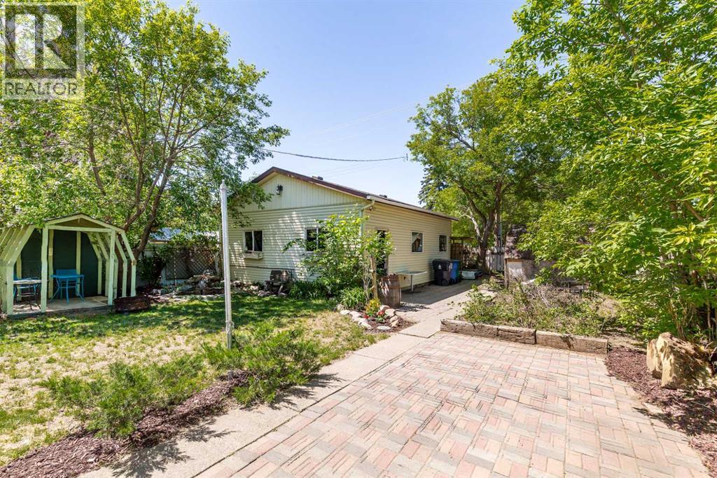 432 12A Street N — photo 25