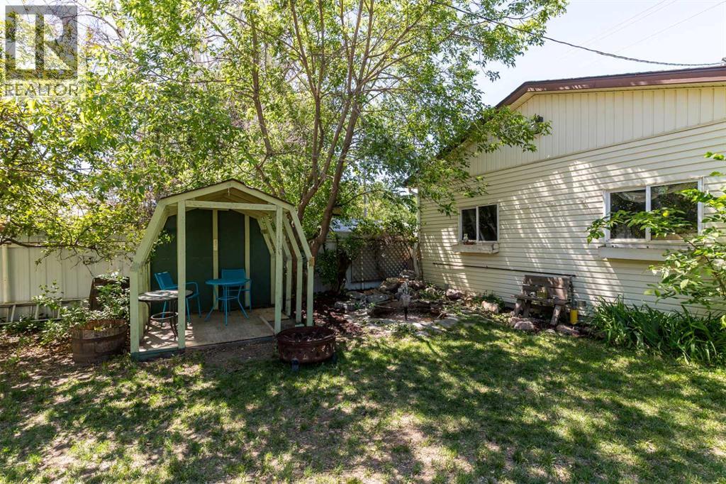 432 12A Street N — photo 27