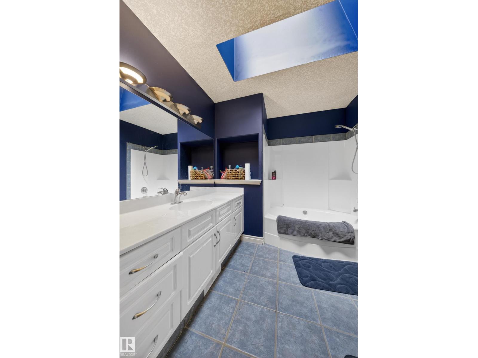 #50 52216 RGE ROAD 233 - 45