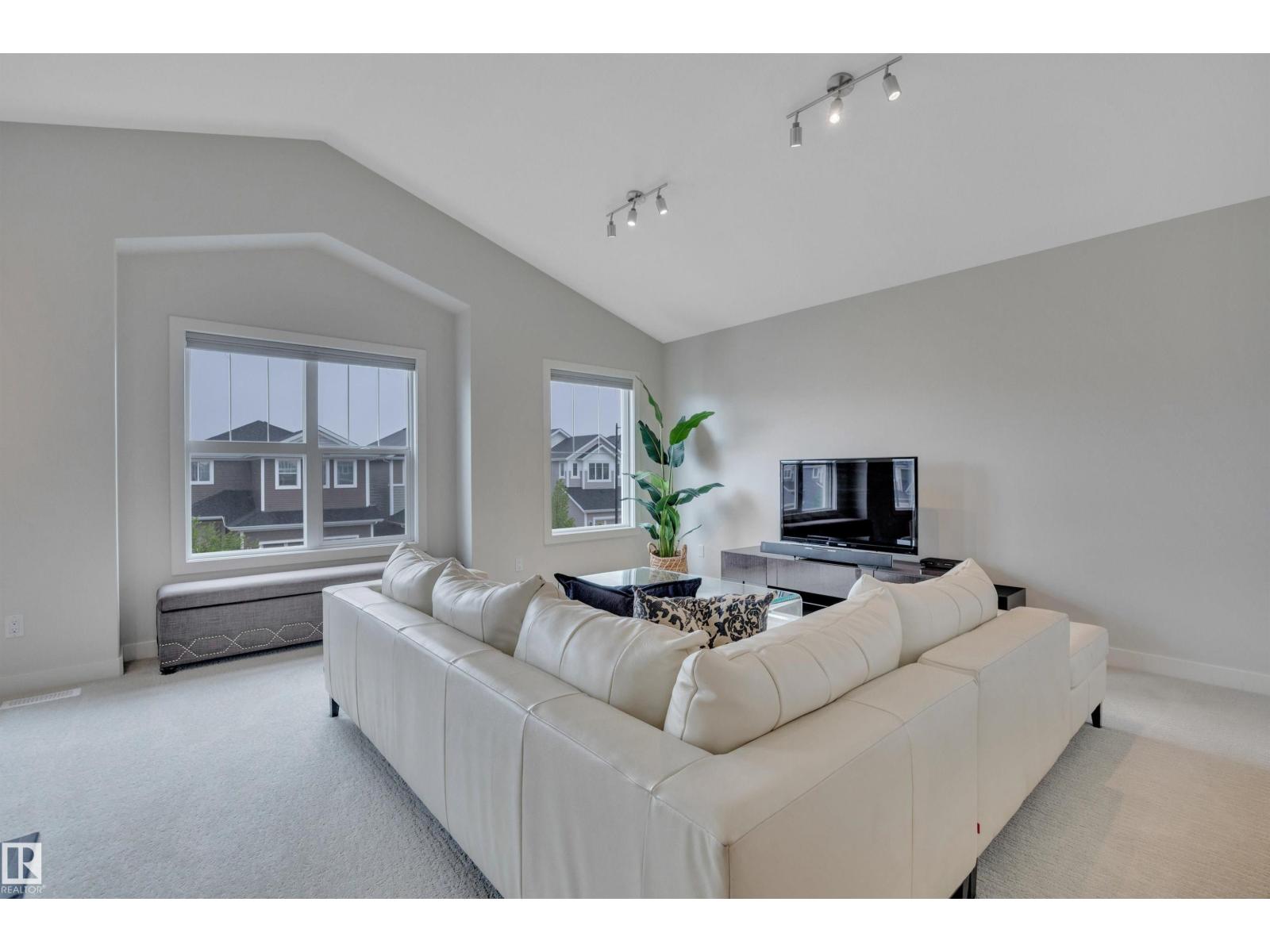 186 SHEPPARD CI — photo 38