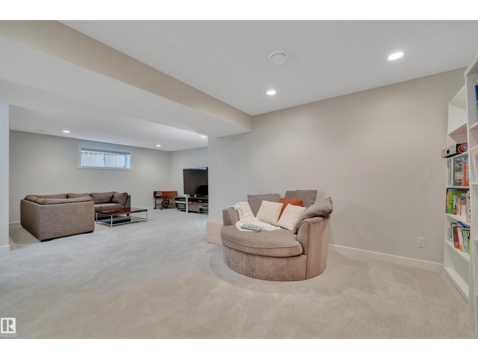 186 SHEPPARD CI — photo 46