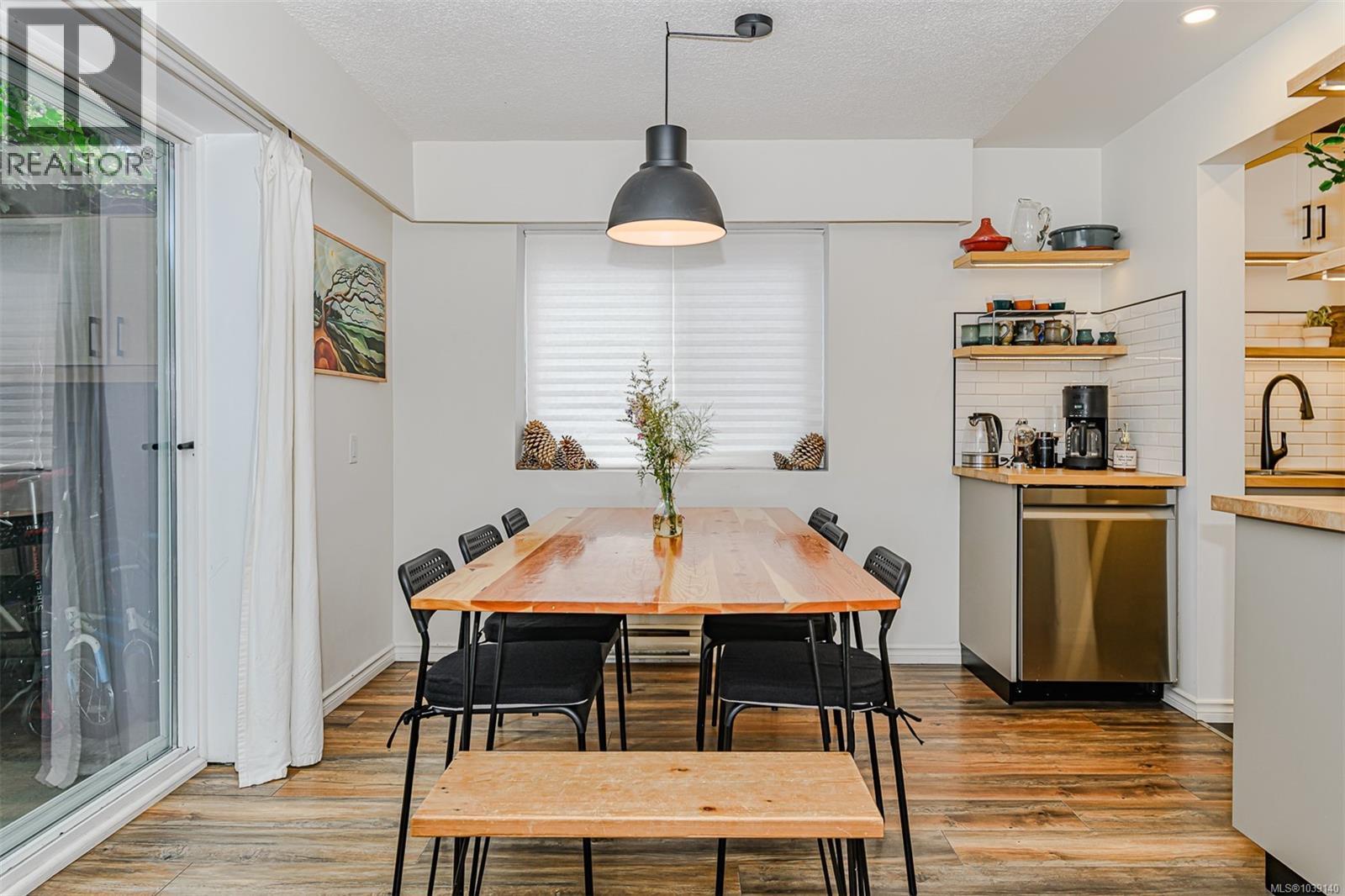 #1 840 Craigflower Rd - 5