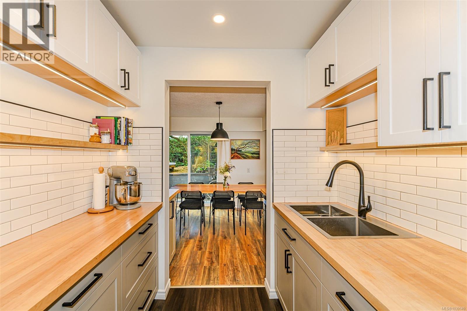 #1 840 Craigflower Rd - 11