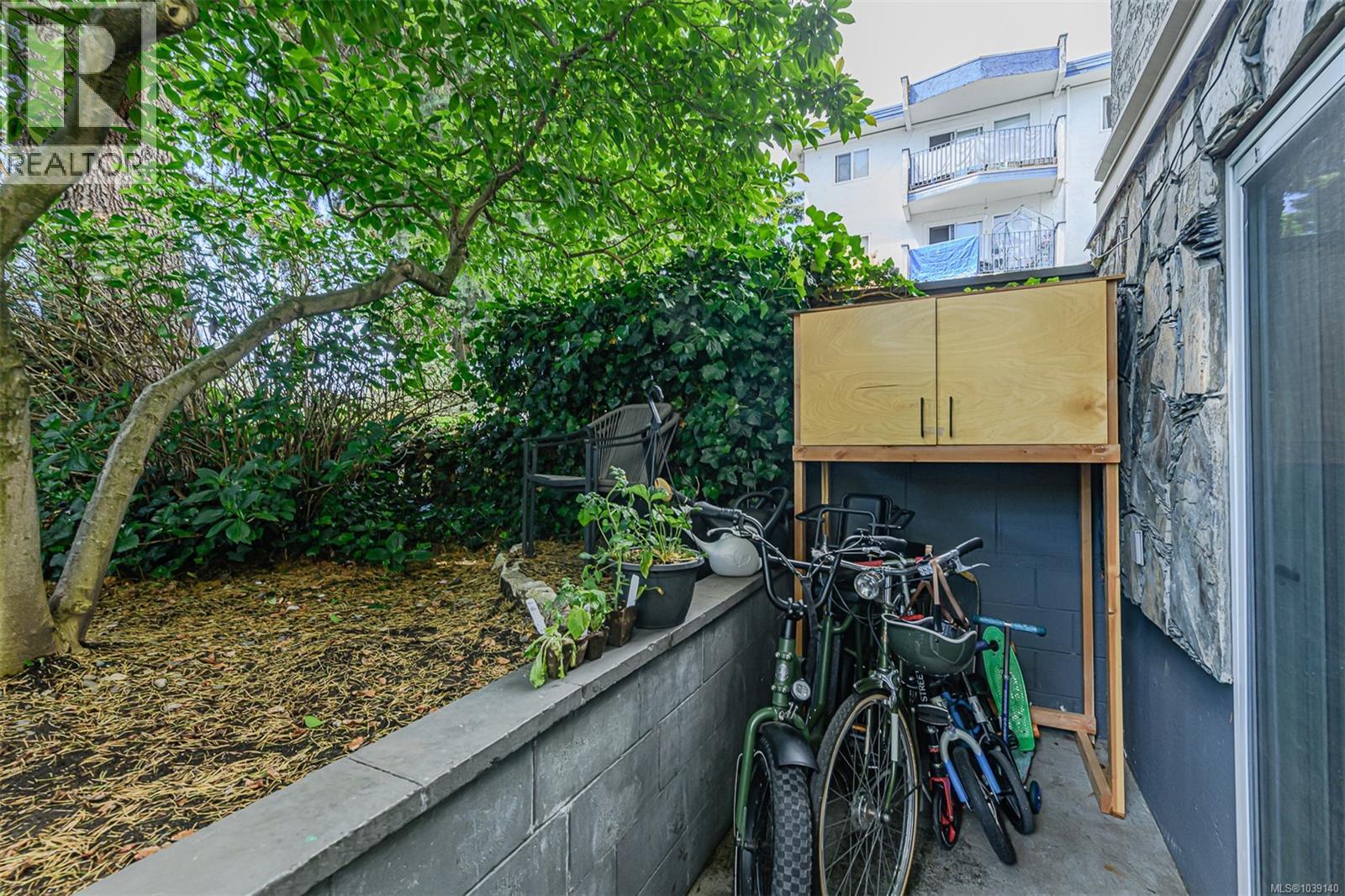 #1 840 Craigflower Rd - 28