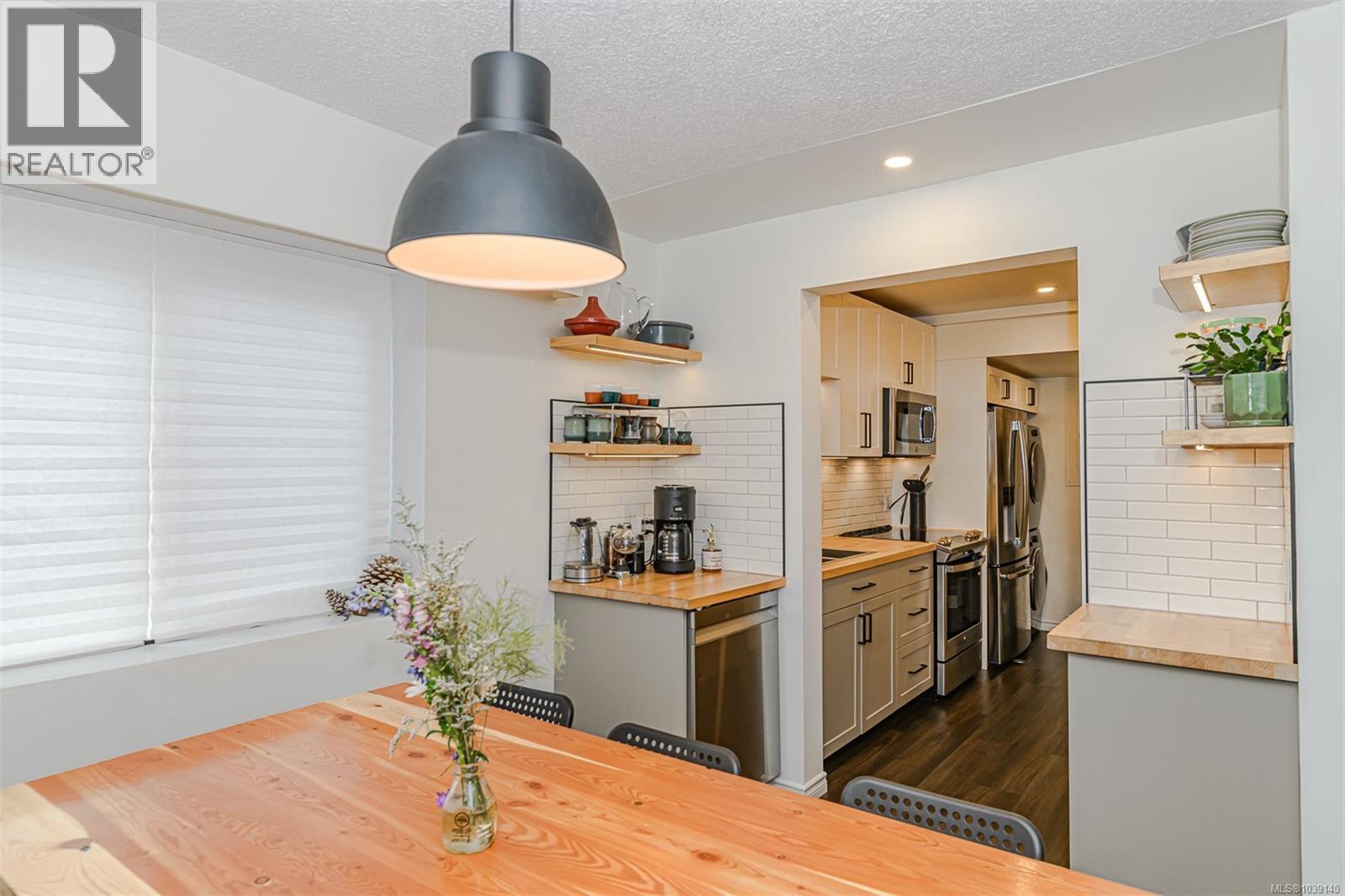 #1 840 Craigflower Rd - 6