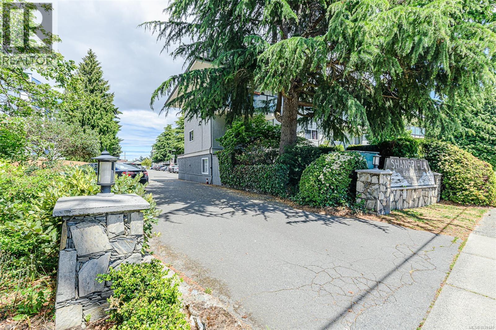 #1 840 Craigflower Rd - 33