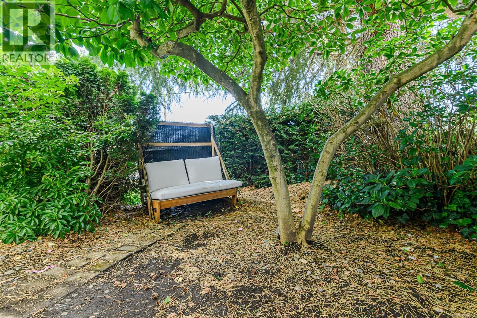 #1 840 Craigflower Rd - 29