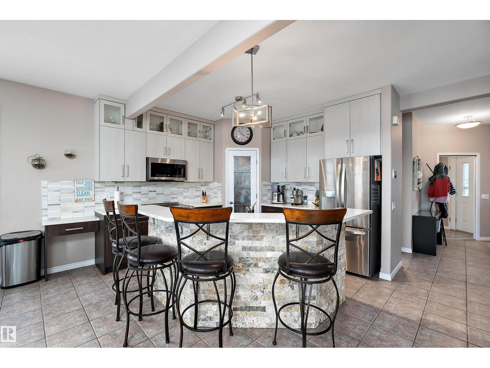 1105 KLARVATTEN CV NW — photo 8