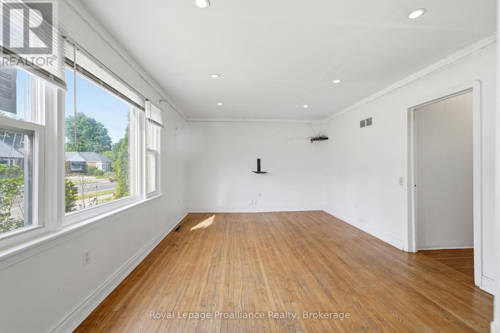355 BRIDGE STREET E - 13