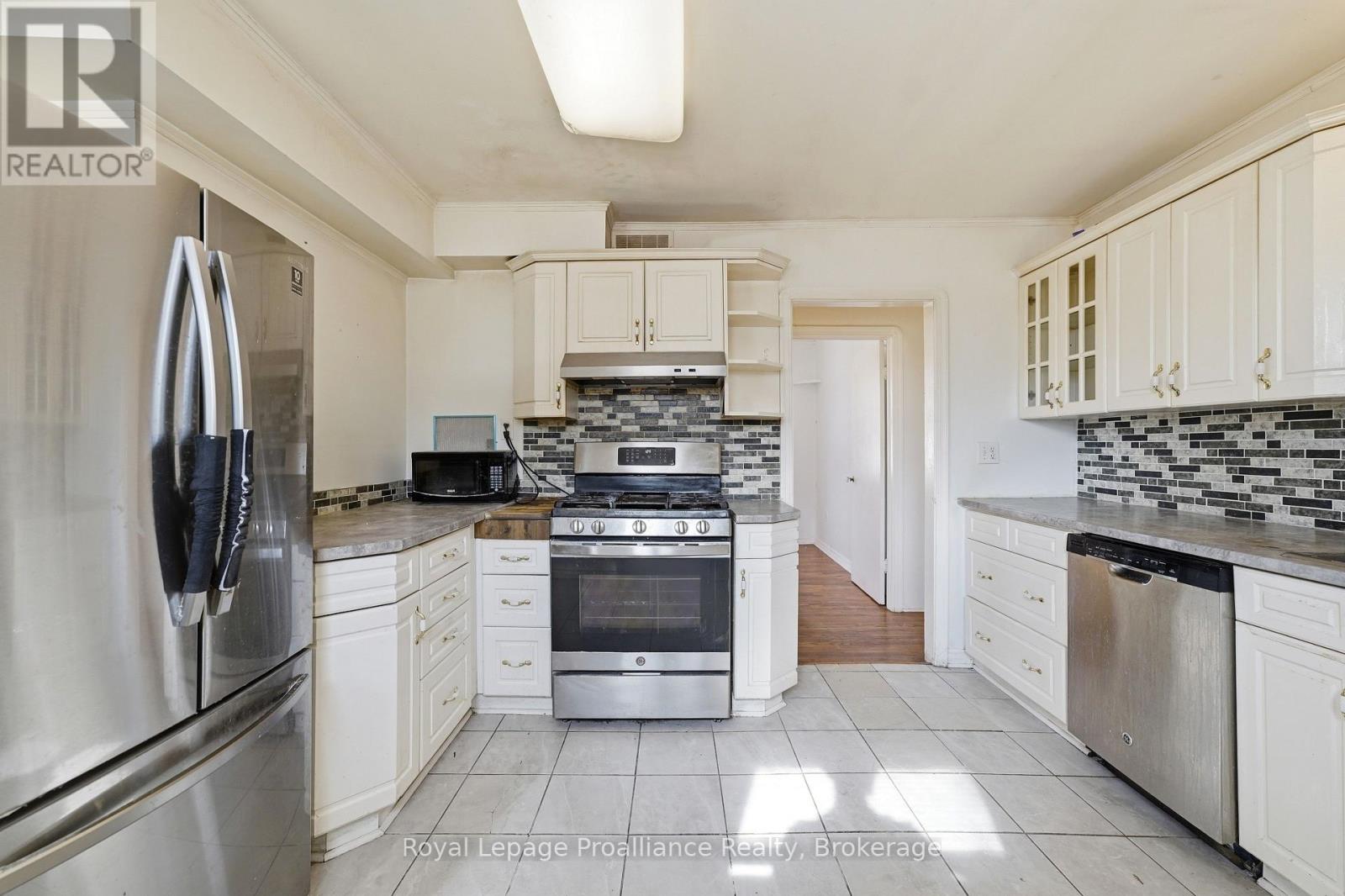 355 BRIDGE STREET E - 21