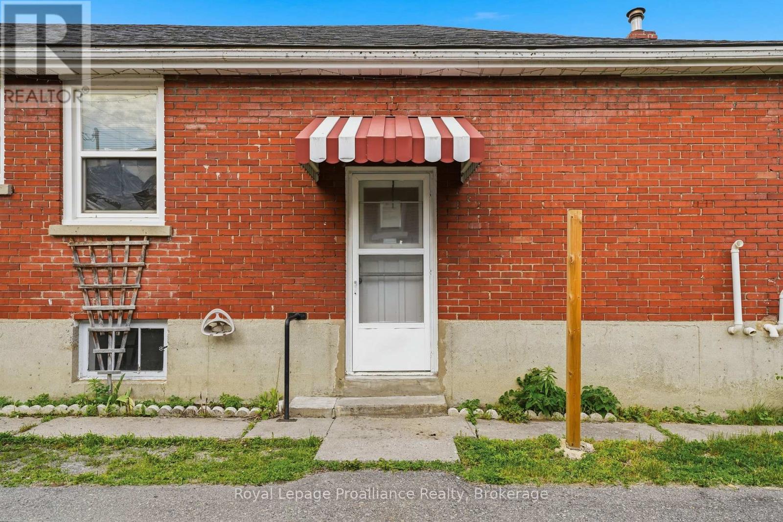 355 BRIDGE STREET E - 34