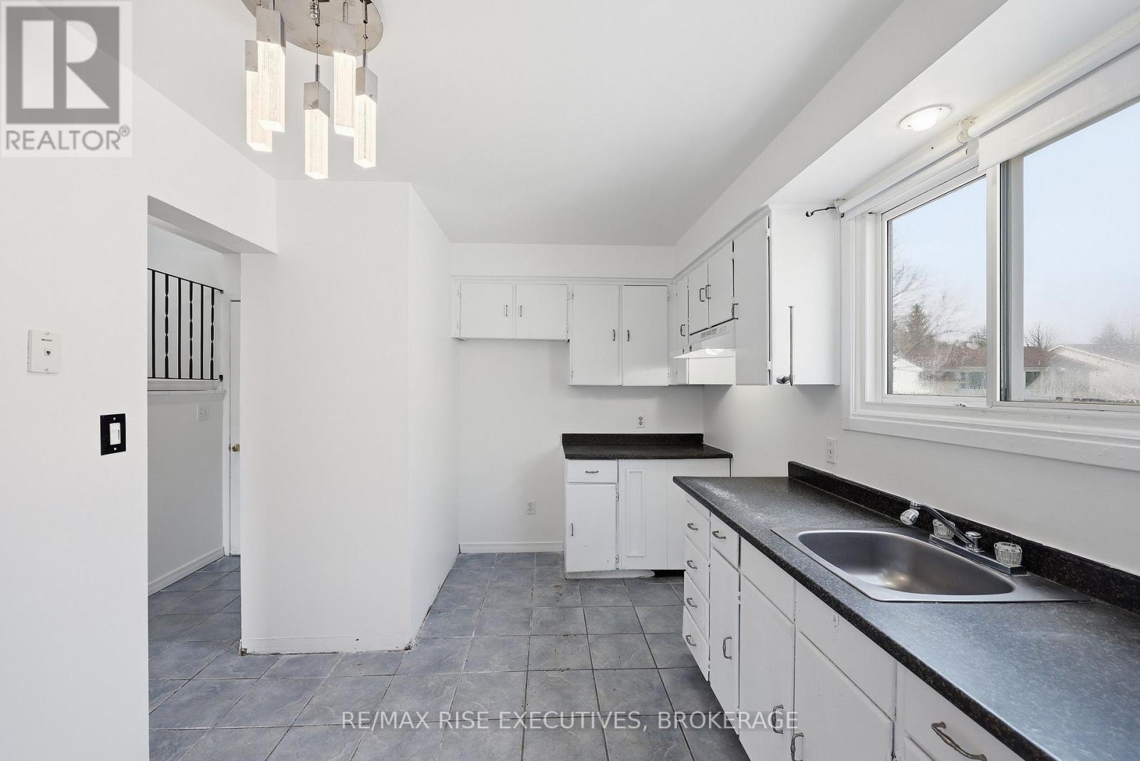 75 WYCLIFFE CRESCENT - 23