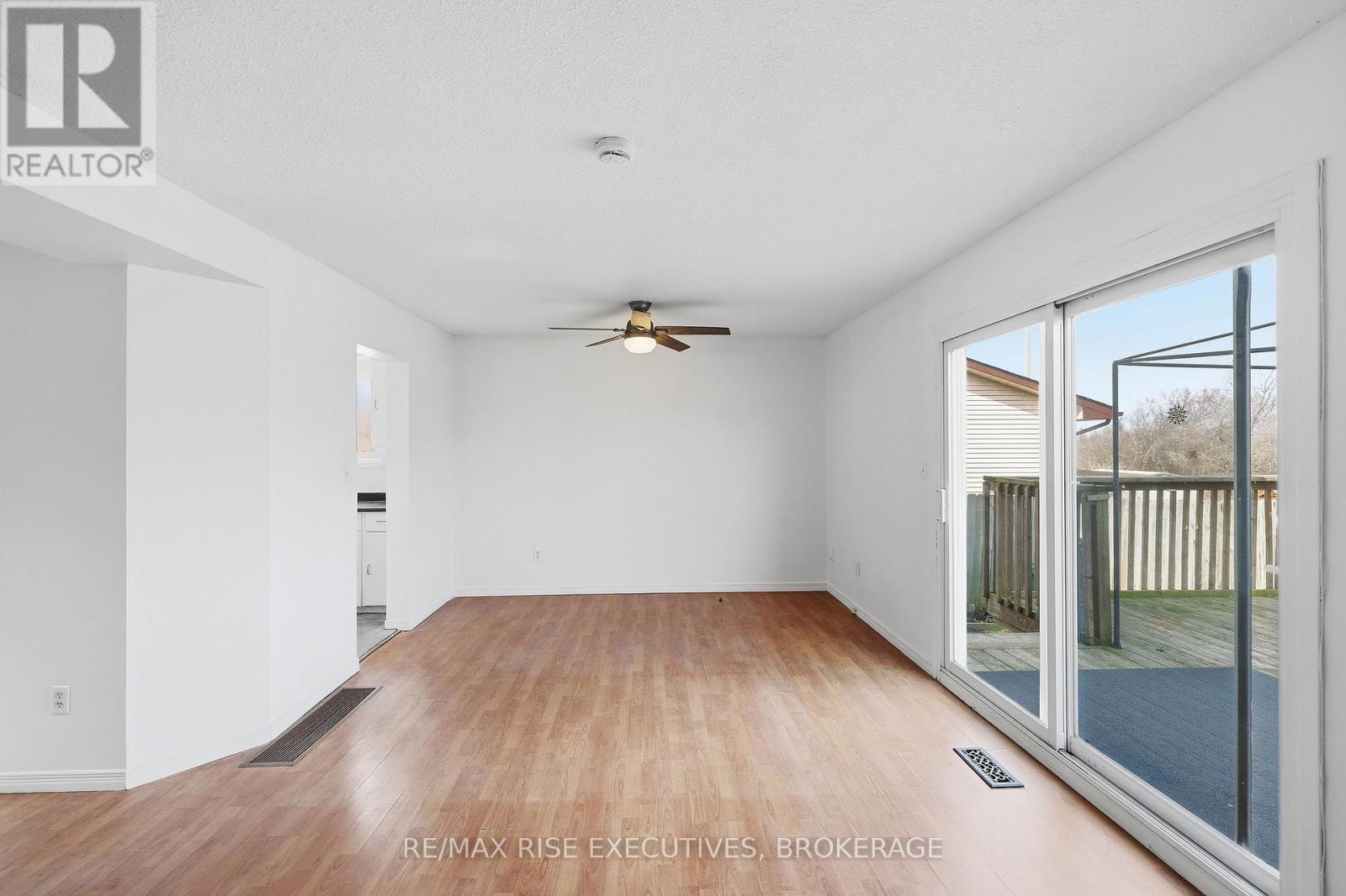 75 WYCLIFFE CRESCENT - 21