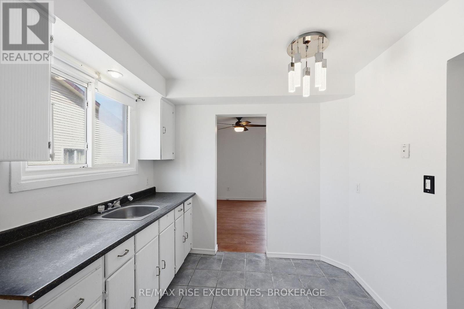 75 WYCLIFFE CRESCENT - 24