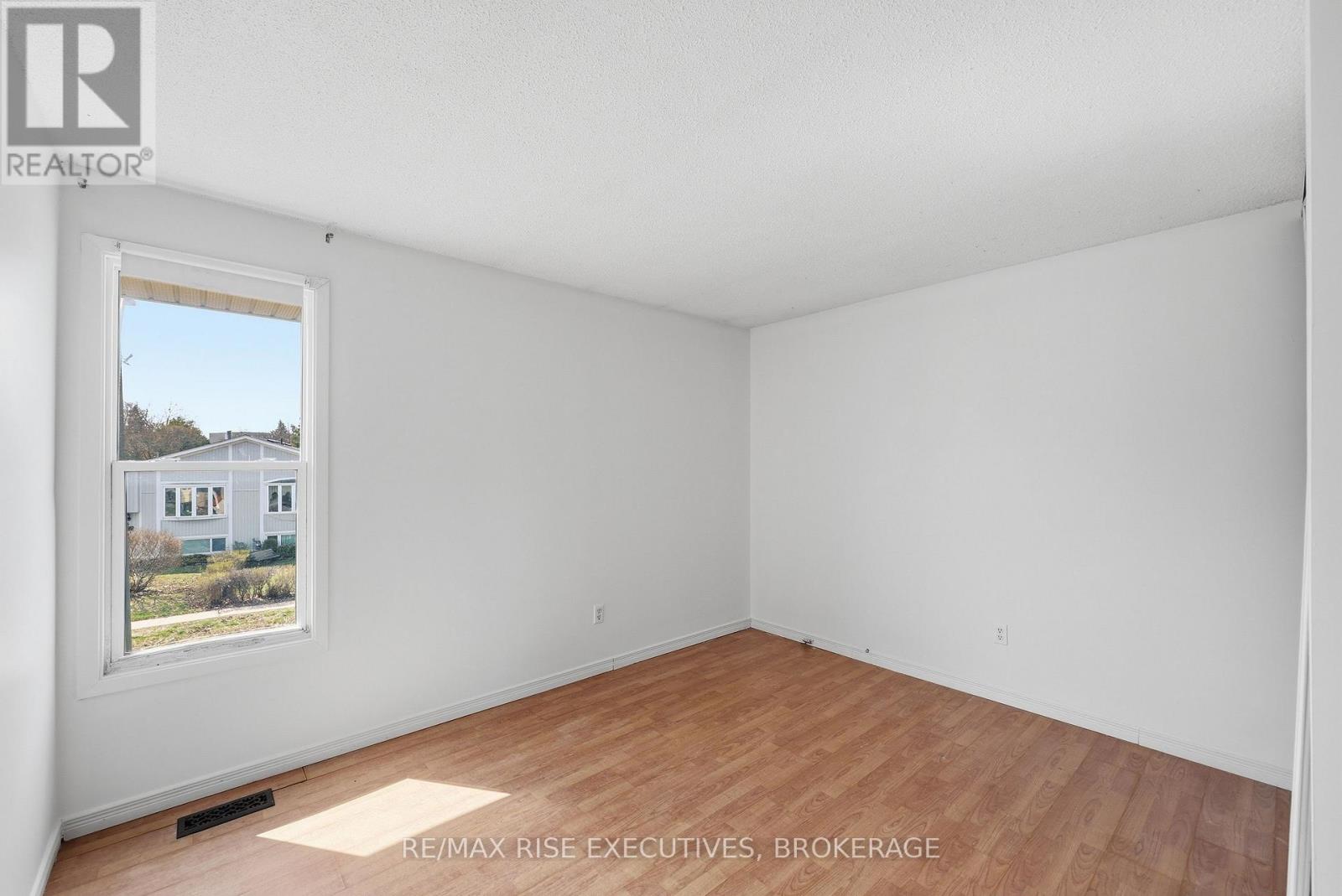 75 WYCLIFFE CRESCENT - 28
