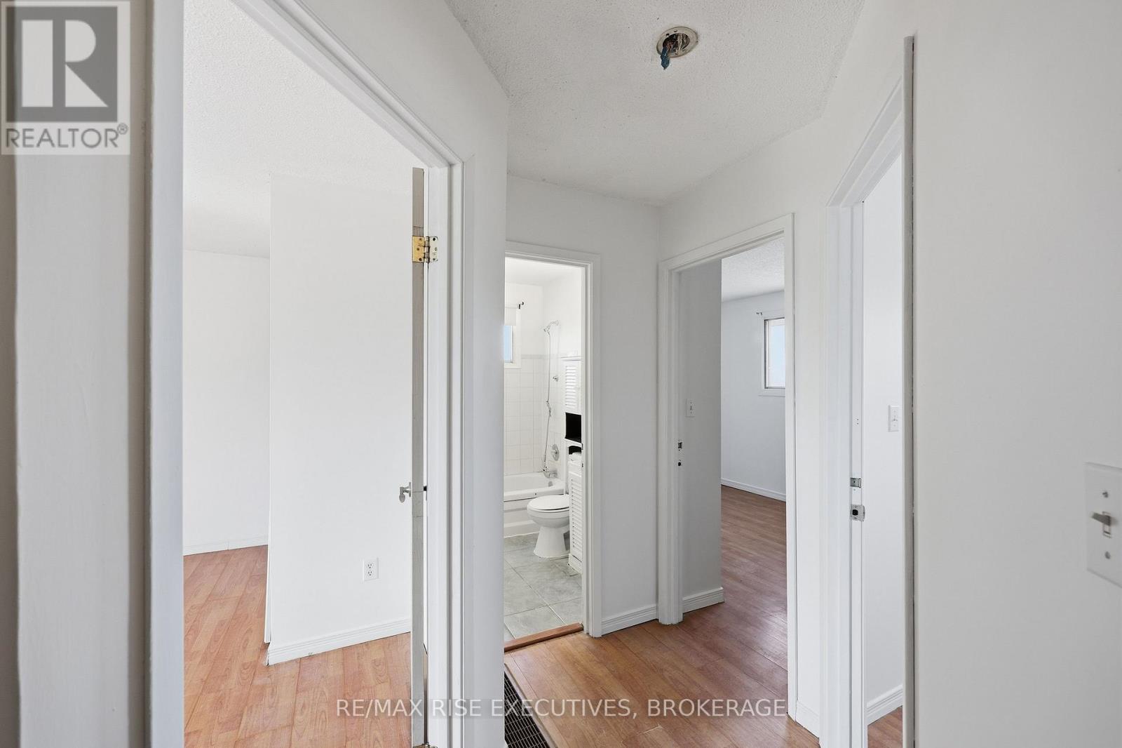 75 WYCLIFFE CRESCENT - 27