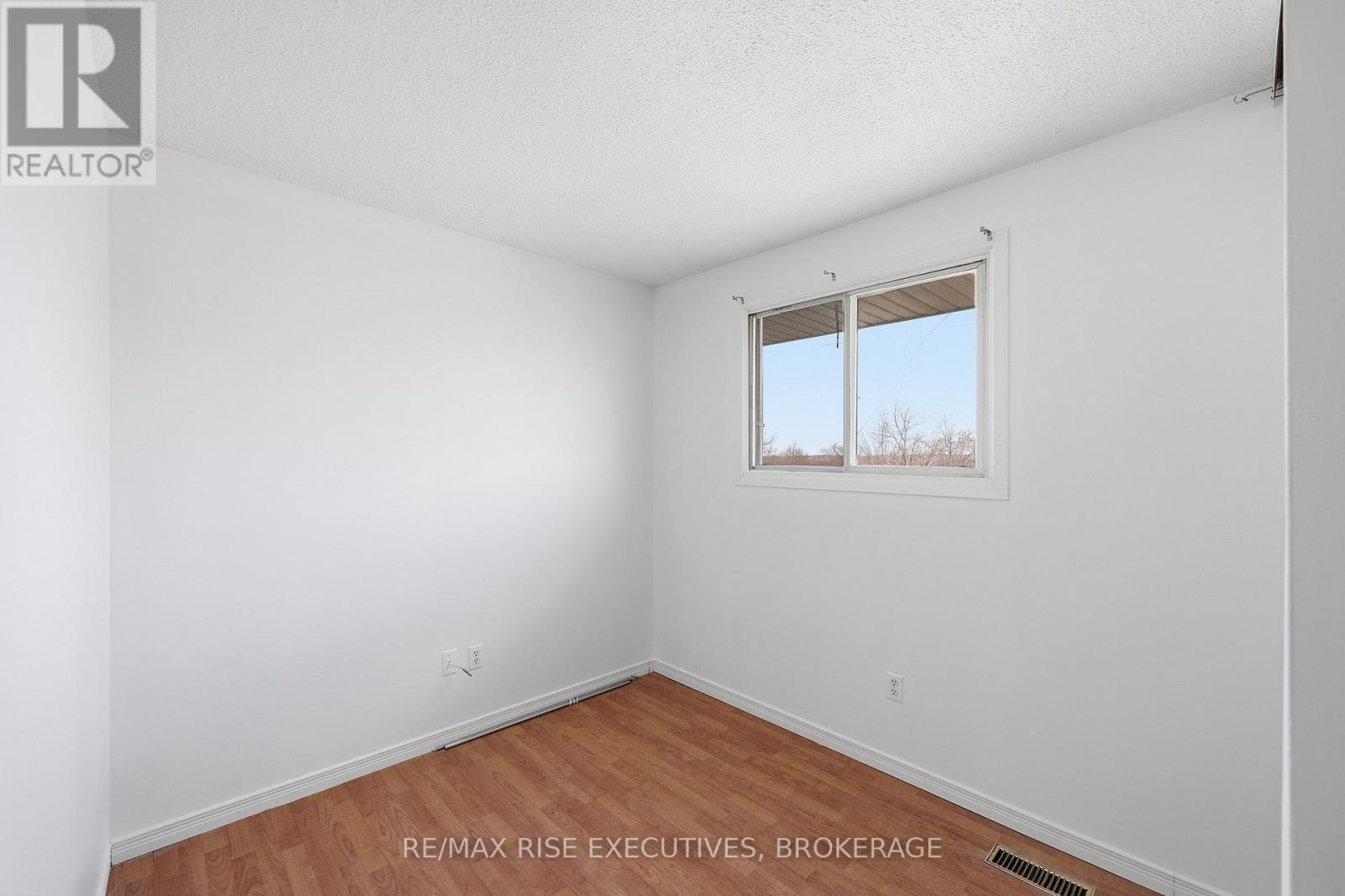 75 WYCLIFFE CRESCENT - 34