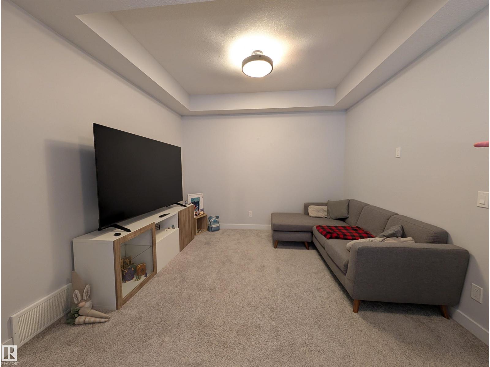 9240 224 ST NW - 10