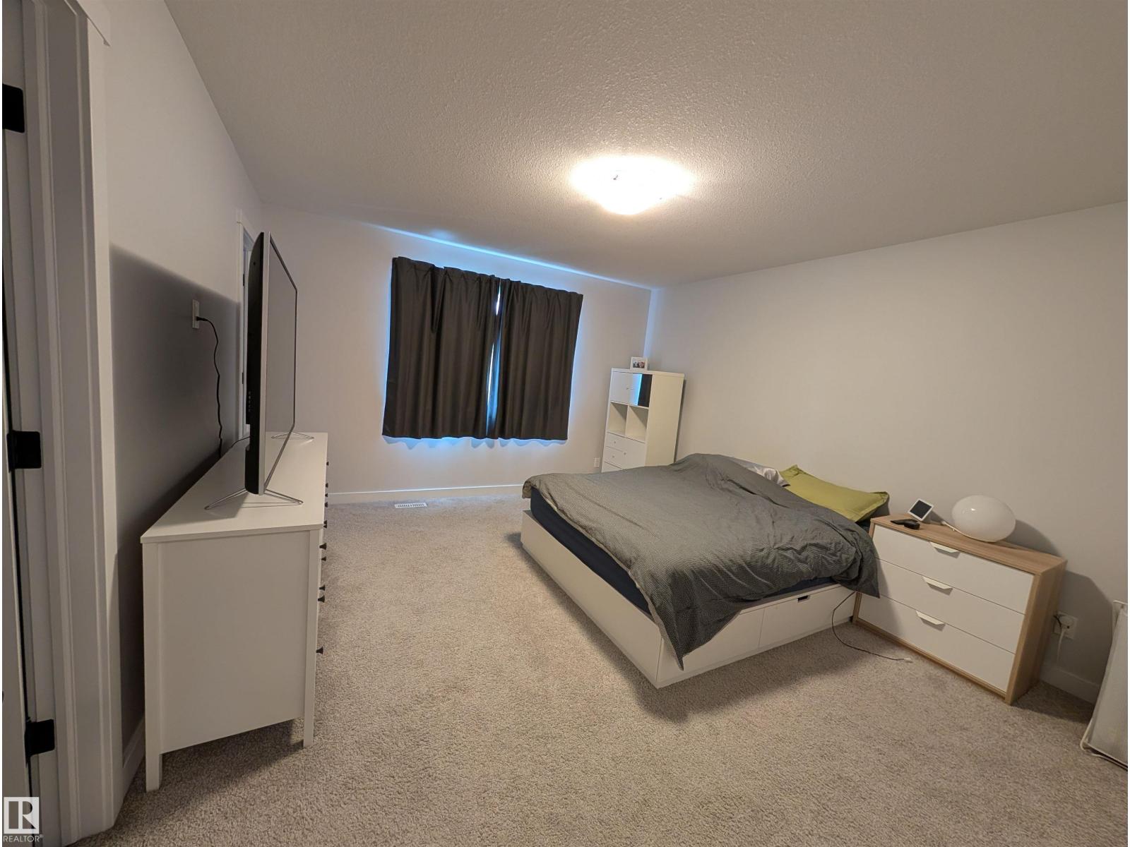 9240 224 ST NW - 11