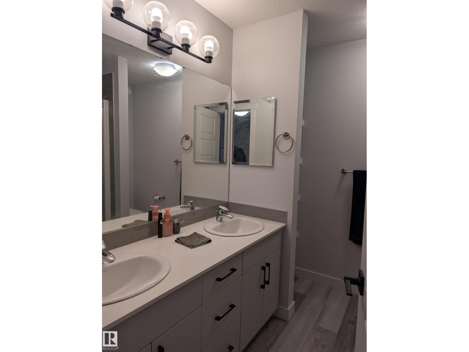 9240 224 ST NW - 14