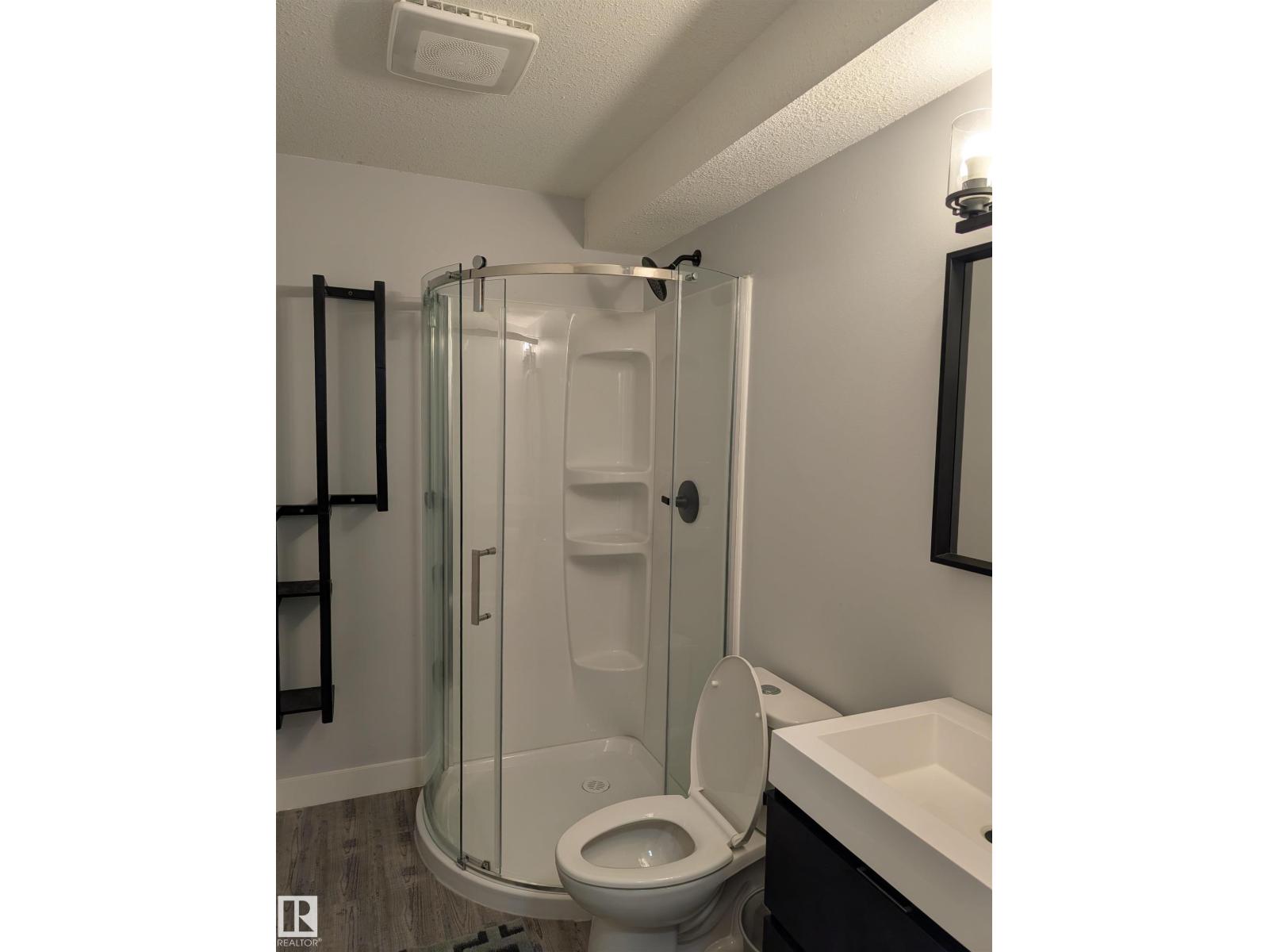 9240 224 ST NW - 19