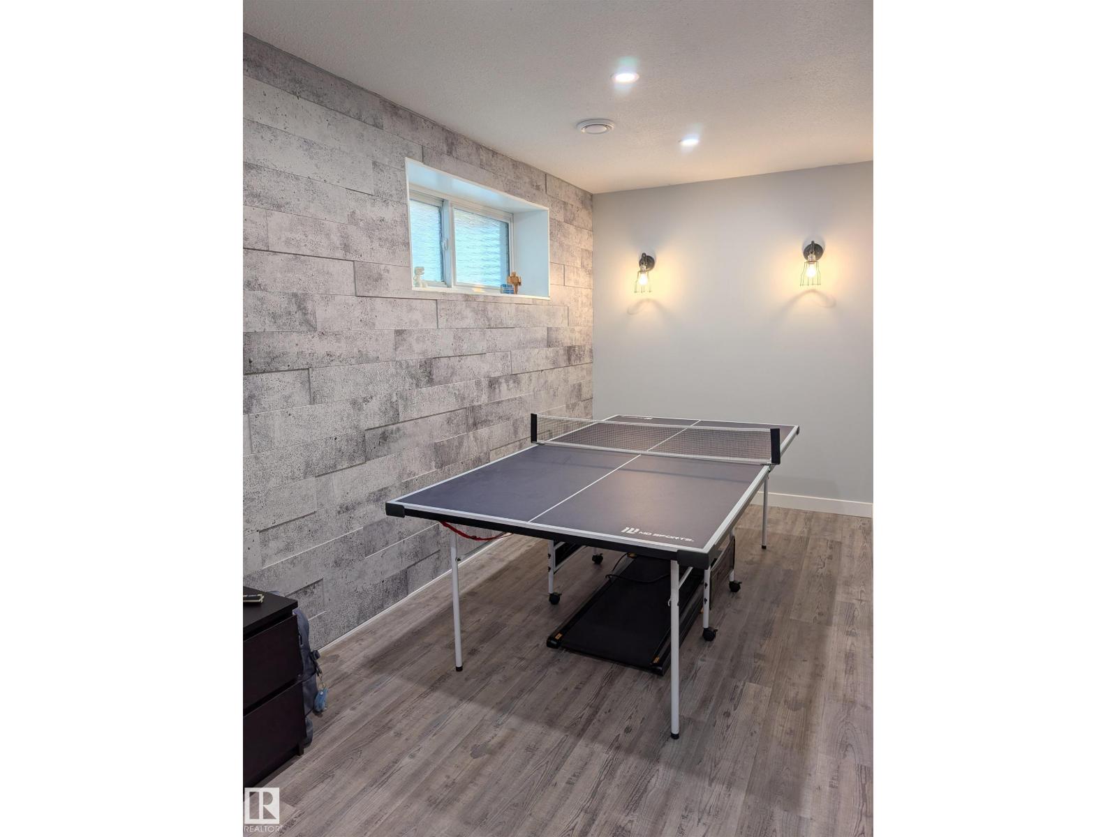 9240 224 ST NW - 20
