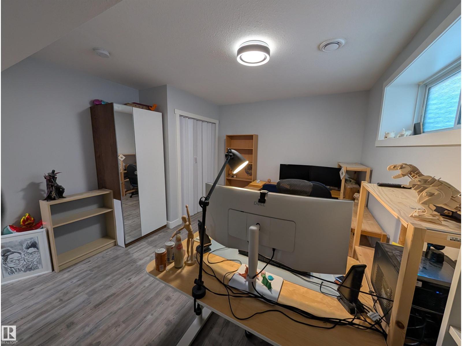 9240 224 ST NW - 23